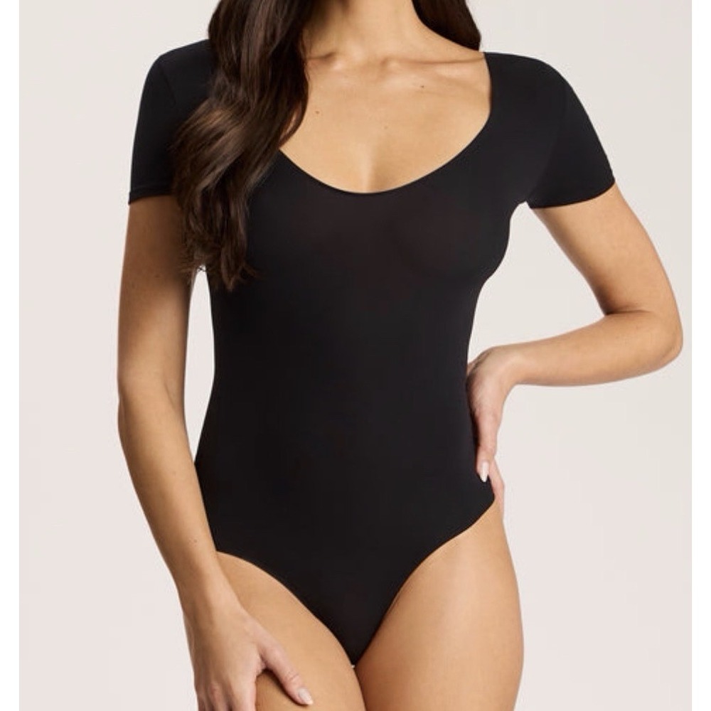 Commando Black Short Sleeve Scoop Neck Bodysuit One Size OS NWOT Seamless